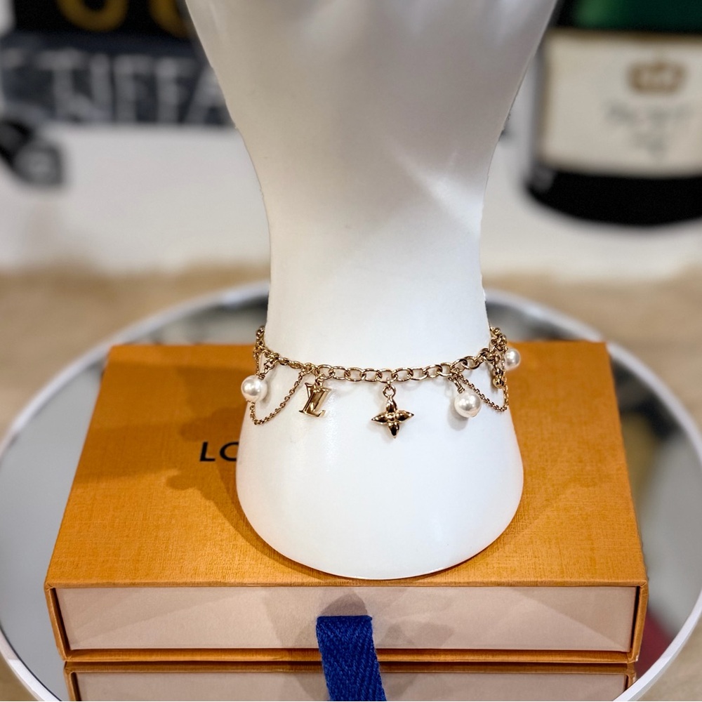 š„ LOUIS VUITTON BLOOMING PEARLS BRACELET FULL INCLUSION PRESTINE SIZE 7ā - Picture 3 of 12